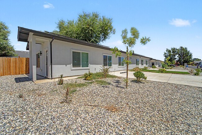 Building Photo - BRAND NEW 2 BEDROOM 2BATH