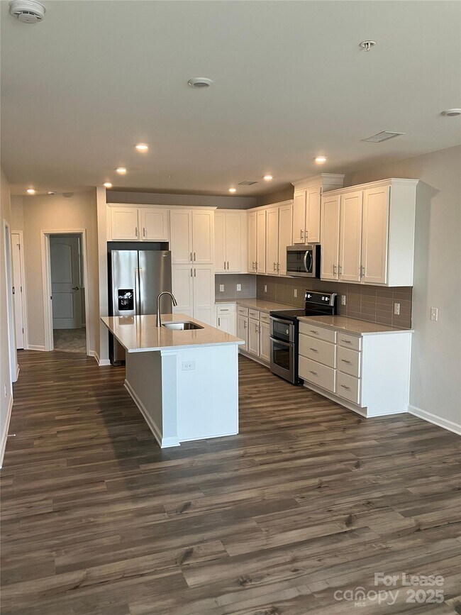 Building Photo - 4455 Reed Crk Dr