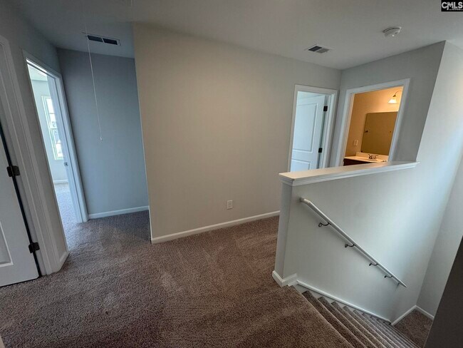 Building Photo - 3081 Hallsdale Dr