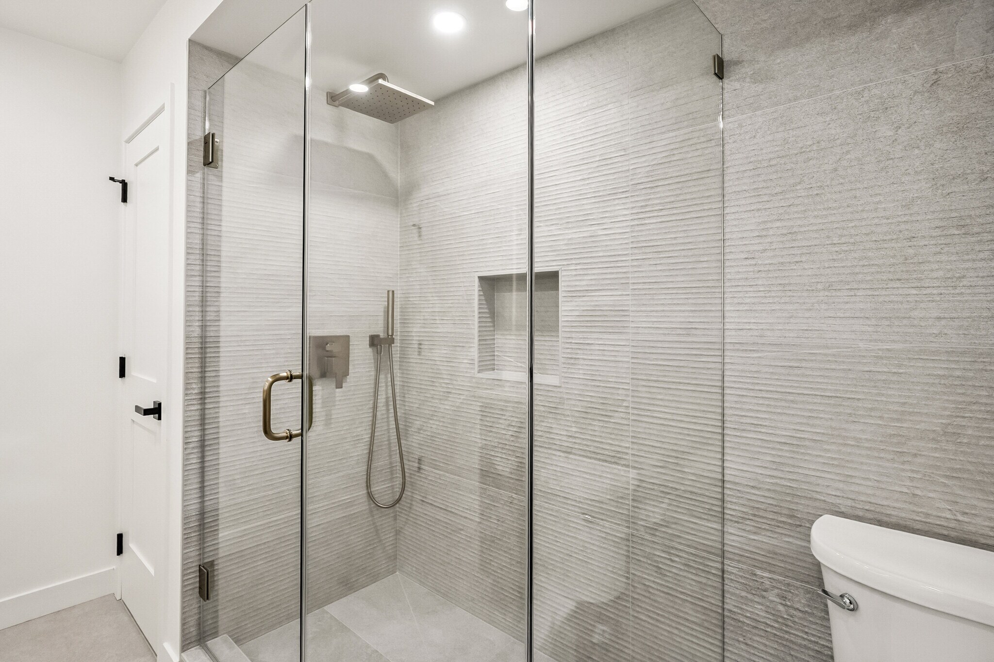 Primary Bathroom #1 - 4702 Kraft Ave