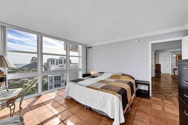 Building Photo - 2841 N Ocean Blvd