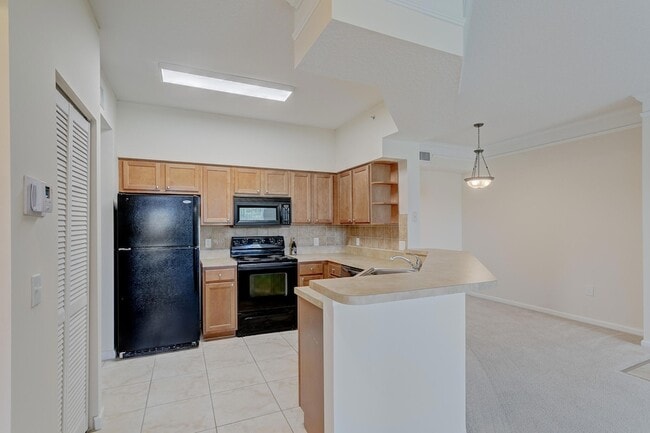 Building Photo - 9303 Myrtlewood Cir W