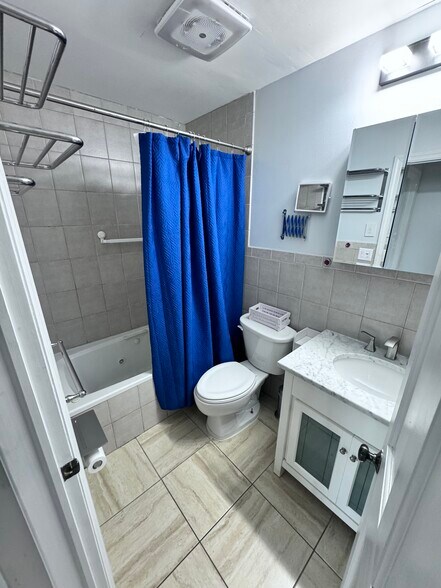 Building Photo - 412 Sommerville Plz