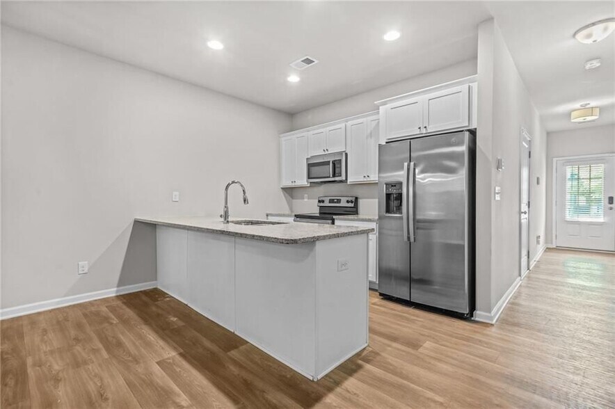 Building Photo - 3181 Meadowstone Ln SW