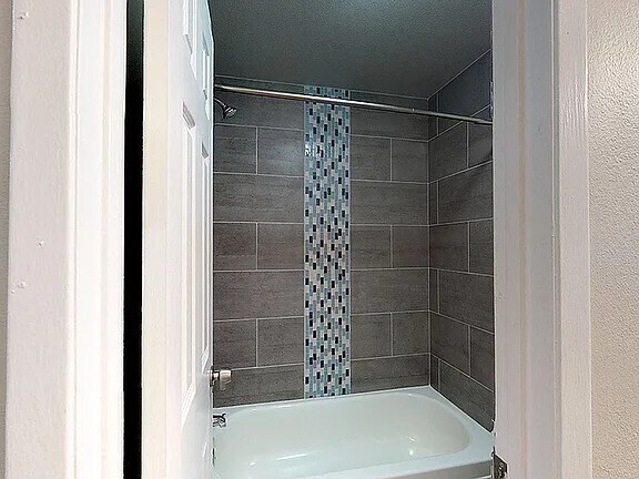 Building Photo - Apex 980