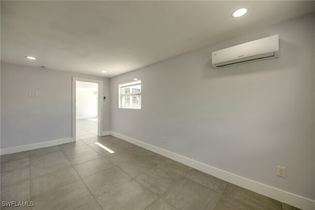 Building Photo - 4312 S Pacific Cir
