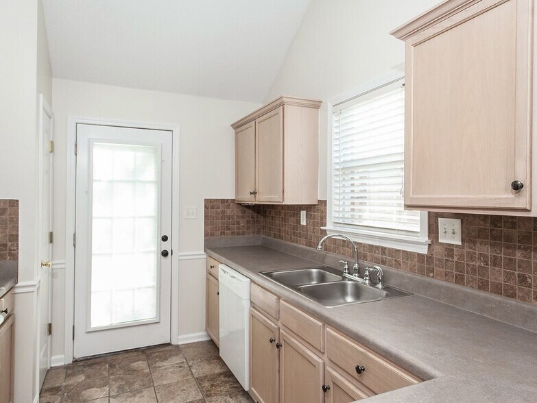 Building Photo - 6883 Showboat Ln
