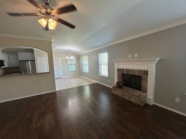 Building Photo - Updated China Spring ISD Home