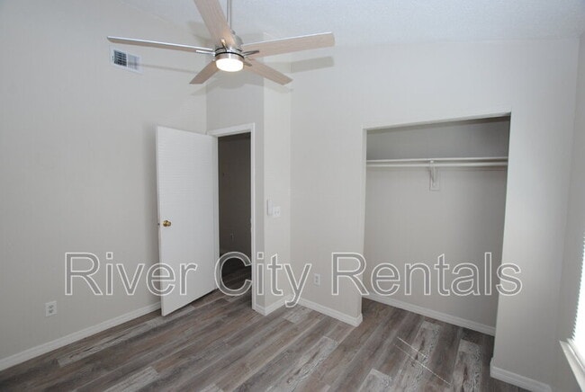Building Photo - 2430 N Seabury Pl