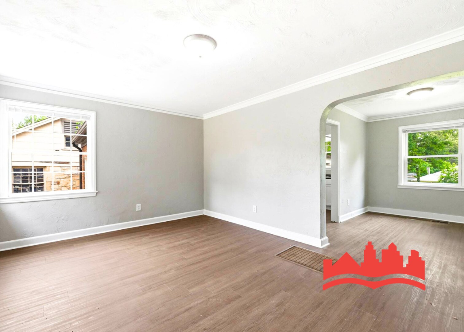 Building Photo - 755 E McKellar Ave