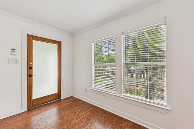 Building Photo - 903 Chote Ave