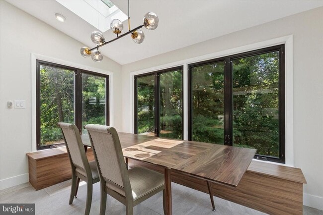 Building Photo - 1220 Valley Rd