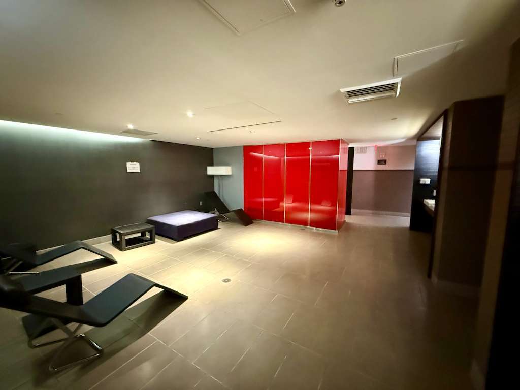 Building Photo - 1850 S Ocean Dr