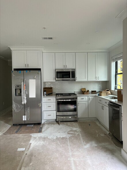 Building Photo - 281 Lamartine St