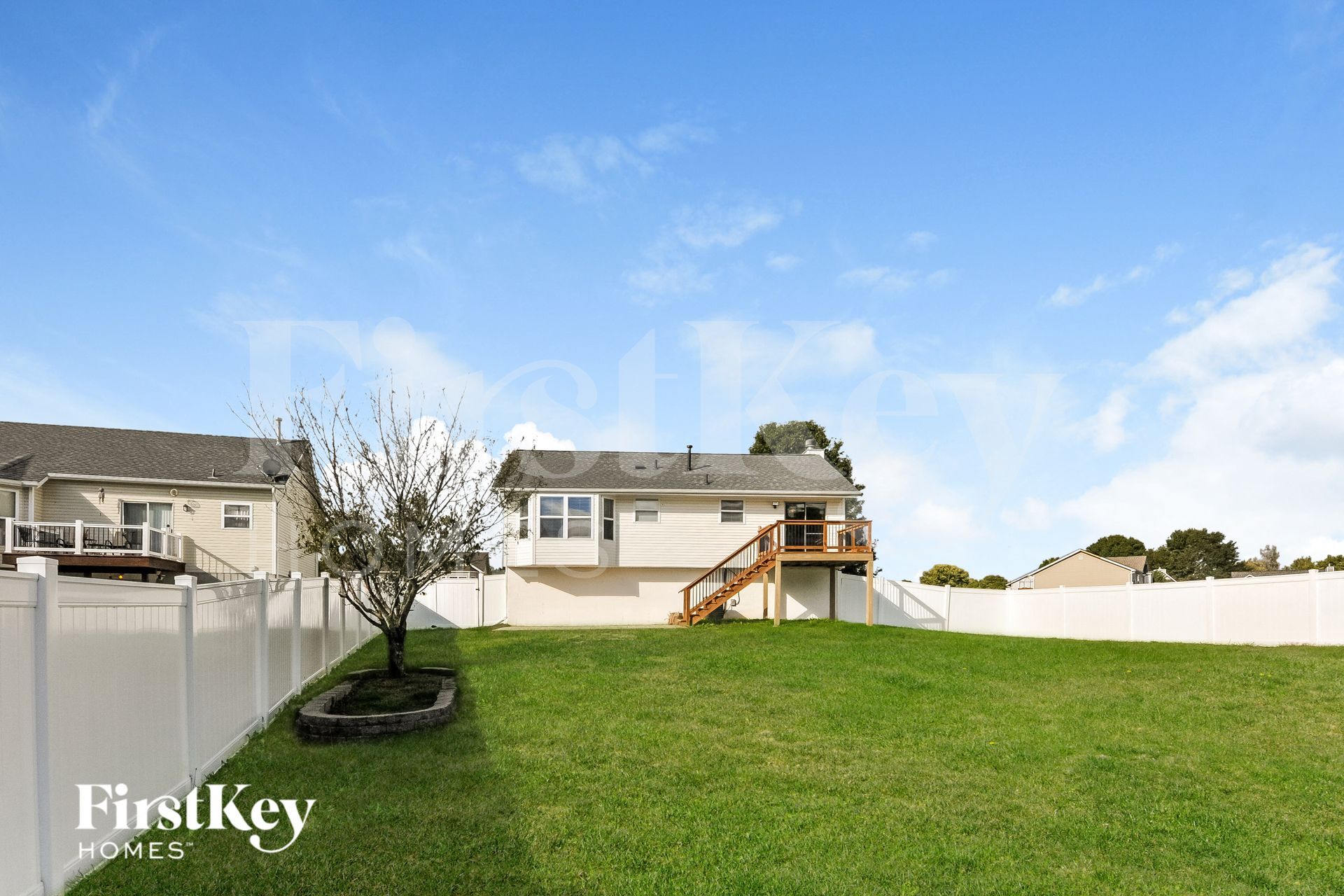 Building Photo - 2487 Waterfront Dr