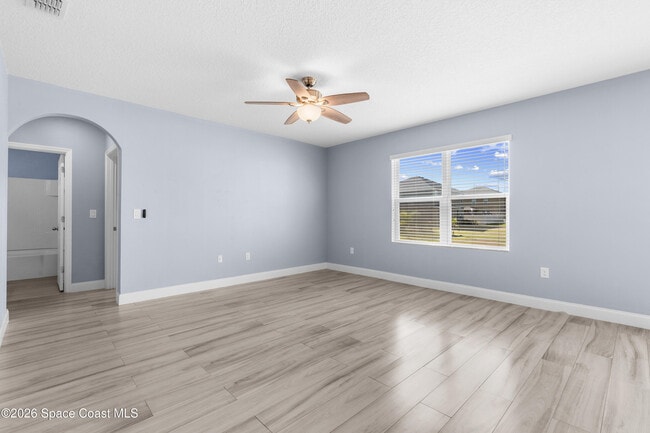 Building Photo - 402 Moray Dr