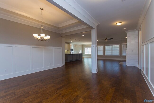 Building Photo - 2121 S Meadows Dr