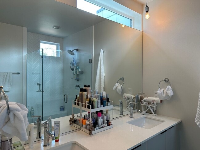 Building Photo - Centrally Located Capitol Hill 2-Bedroom with Rooftop Deck and Parking - Pet-Friendly!