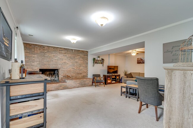 Building Photo - Spacious 4-bedroom home in West Springfield!