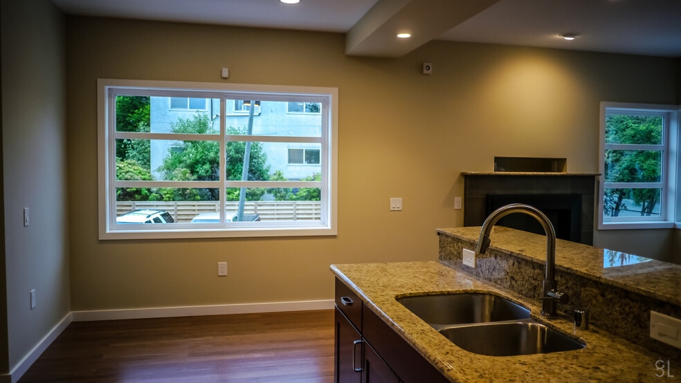 Building Photo - 2215 E John St