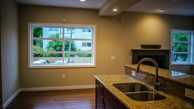 Building Photo - 2215 E John St