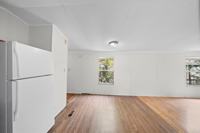 Building Photo - 14431 W Lee Shore Dr