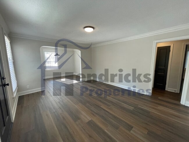 Building Photo - 967 Little John Rd