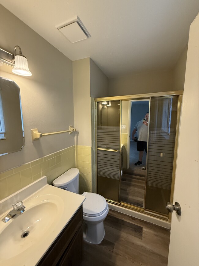 Building Photo - 2826 Greenleaf Dr