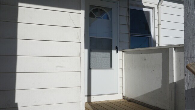 Building Photo - 1621 Stratford Ave