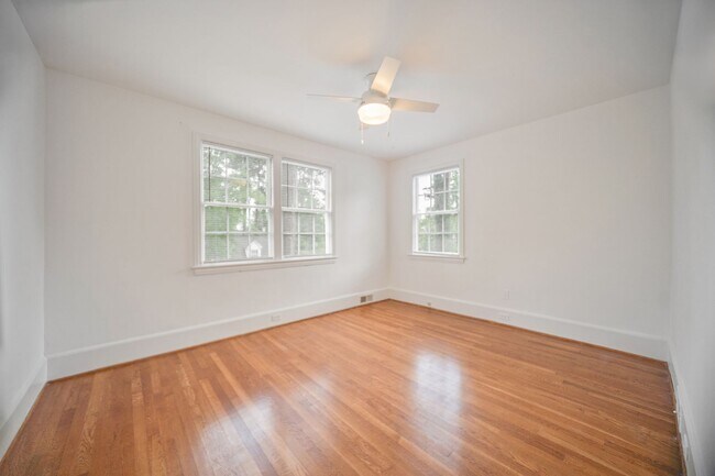 Building Photo - 2bedroom 1 bath
