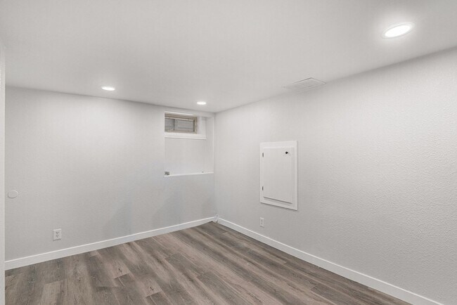 Building Photo - 1464 N Elizabeth St