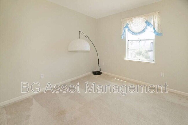 Building Photo - 1653 Northshore Dr