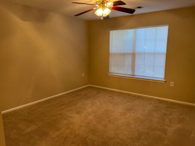 Building Photo - Two bedroom two bath second floor unit