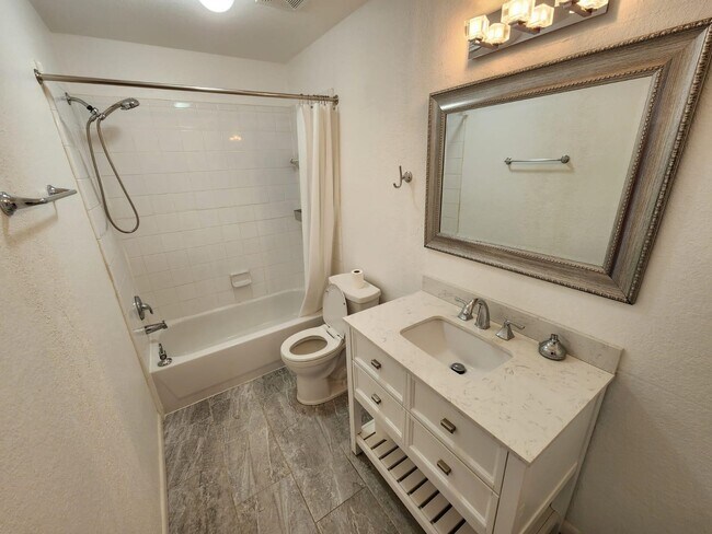 Building Photo - 6119 Rachels Ct