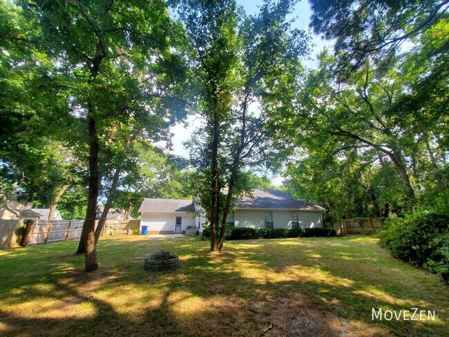 Building Photo - 6902 Persimmon Pl