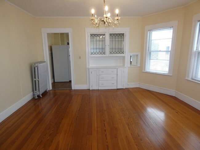 Building Photo - 58 Monument St