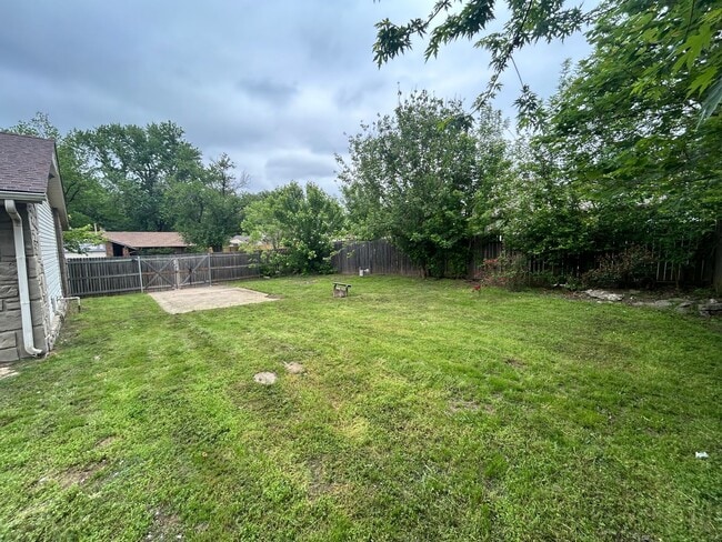 Building Photo - South Tulsa gem!