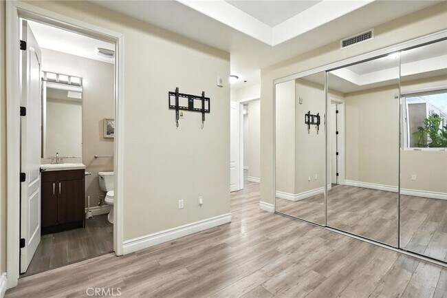 Building Photo - 201 N Reese Pl