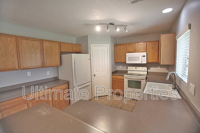 Building Photo - 14978 N 172nd Dr