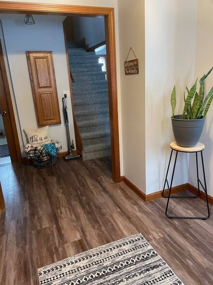 Building Photo - 273 Pond Rd