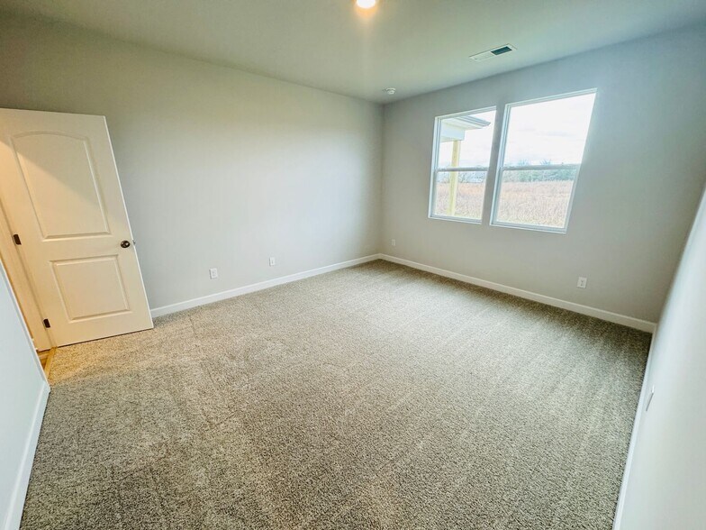 Building Photo - 507 Forsberg Ct