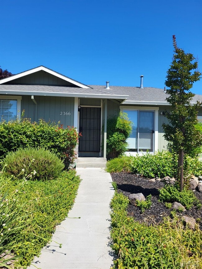 Building Photo - 2366 Pinercrest Dr