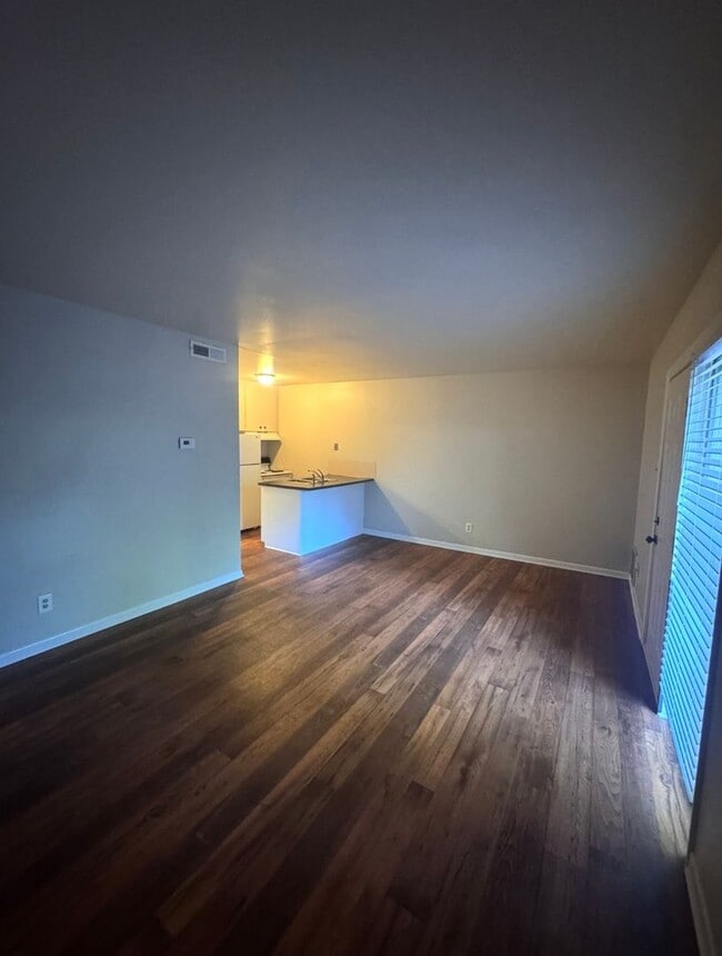 Interior Photo - Lanai Apartments LLC