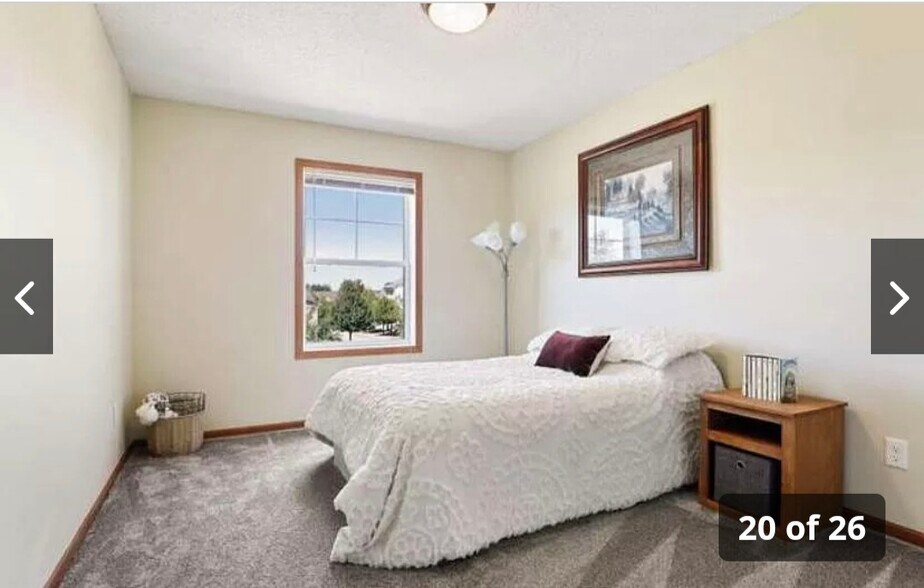 Building Photo - 3239 Oak View Dr