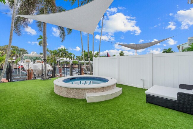 Building Photo - 2739 NE 15th St