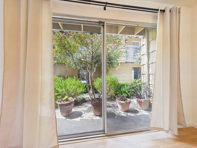 Building Photo - 3162 Eucalyptus St