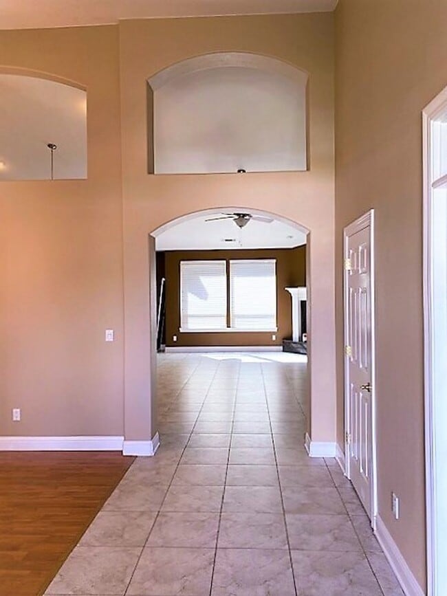 Building Photo - 518 Castenda Dr
