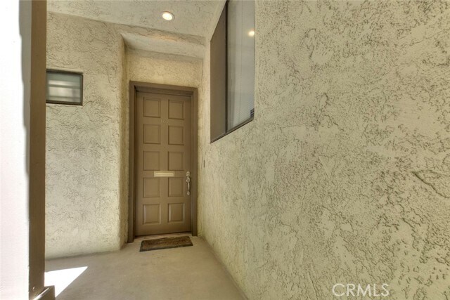 Building Photo - 10470 Riverside Dr