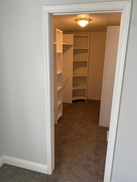 Master closet - 17110 Waxwing Ct