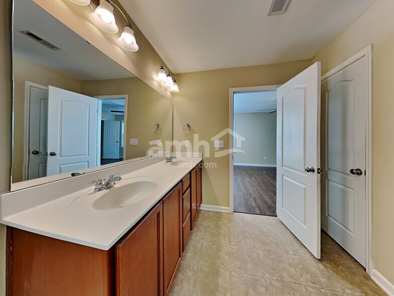 Building Photo - 1117 Arden Trace Ct